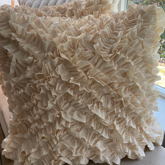 Pair of Gorgeous Off White Cream Quality Throw Pillow Shams Covers 18”X18” - Picture 2 of 8